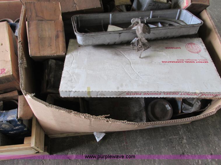 image for item K4193 Detroit Diesel 471 diesel engine parts