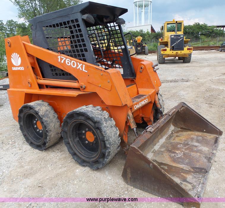 1999 Daewoo 1760XL skid steer in Columbia, MO Item K5701 sold