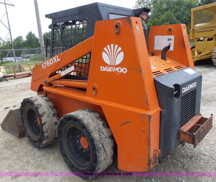 1999 Daewoo 1760XL skid steer in Columbia, MO Item K5701 sold