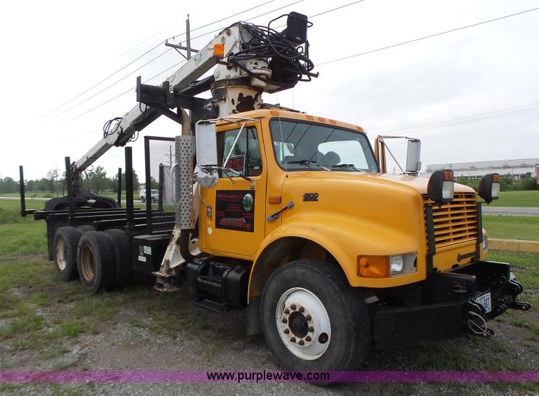 image for item K5703 1998 International 4900 crane truck
