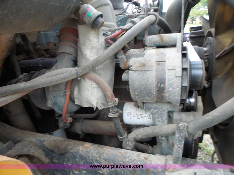 image for item K5703 1998 International 4900 crane truck