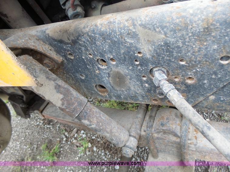 image for item K5703 1998 International 4900 crane truck