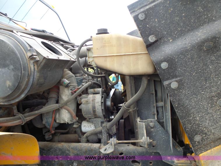 image for item K5703 1998 International 4900 crane truck