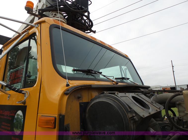 image for item K5703 1998 International 4900 crane truck