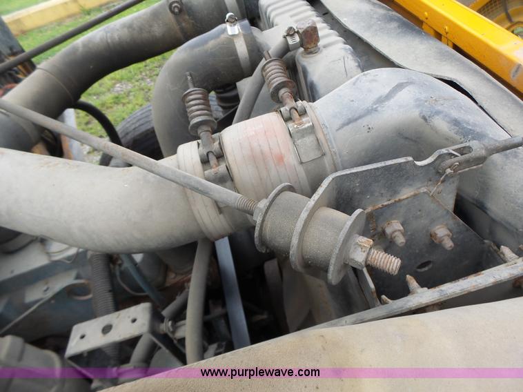 image for item K5703 1998 International 4900 crane truck