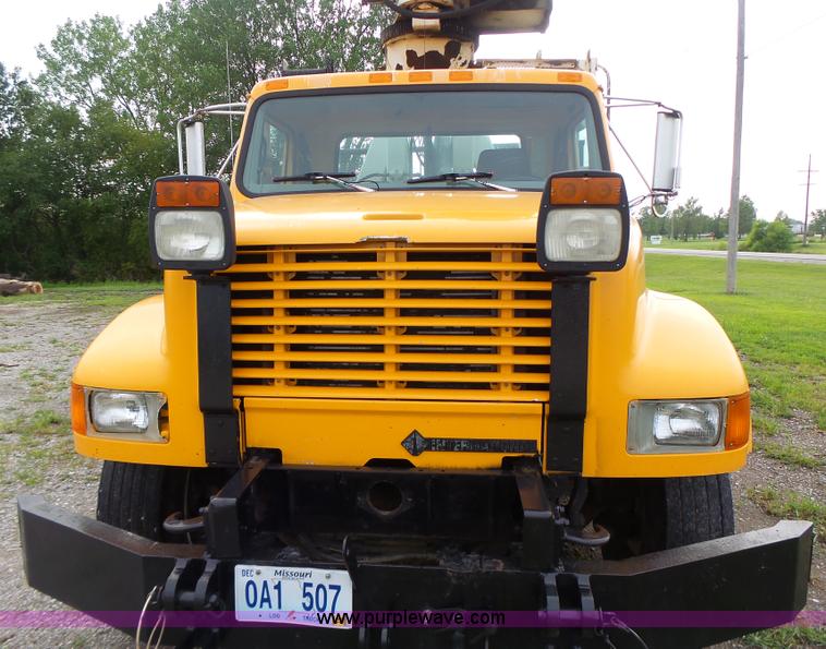 image for item K5703 1998 International 4900 crane truck