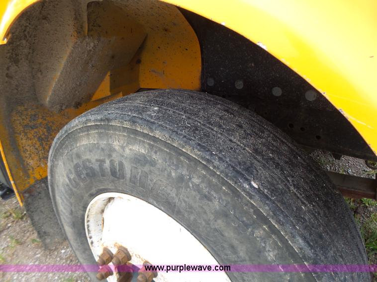 image for item K5703 1998 International 4900 crane truck