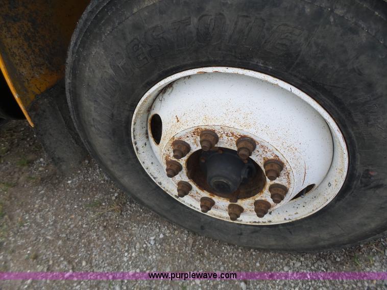 image for item K5703 1998 International 4900 crane truck