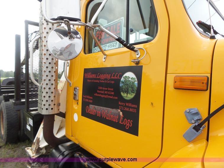 image for item K5703 1998 International 4900 crane truck