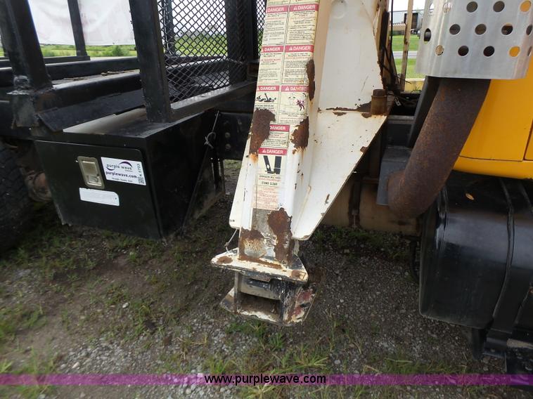 image for item K5703 1998 International 4900 crane truck