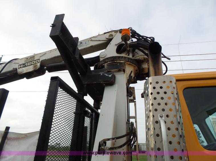 image for item K5703 1998 International 4900 crane truck