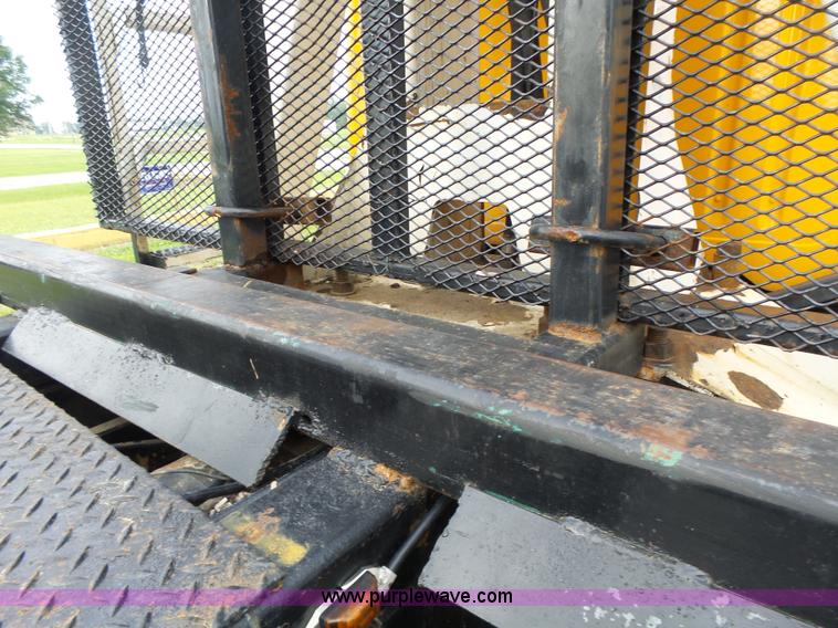 image for item K5703 1998 International 4900 crane truck