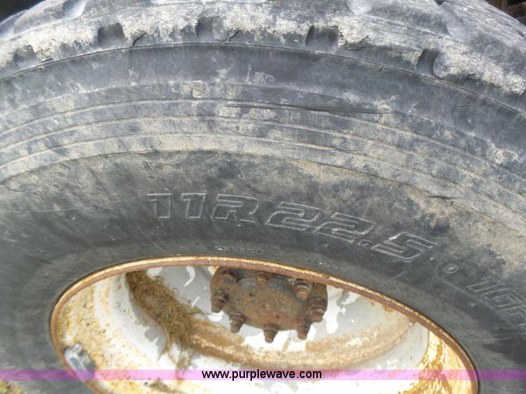 image for item K5703 1998 International 4900 crane truck