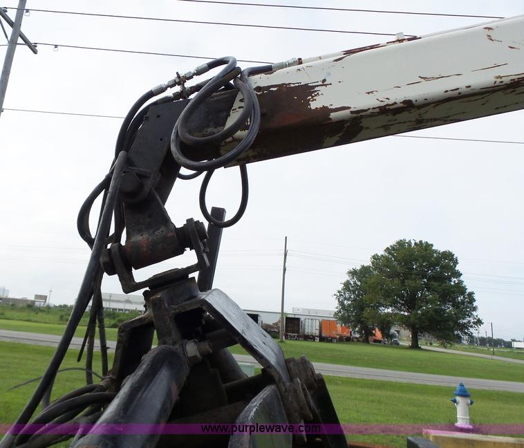 image for item K5703 1998 International 4900 crane truck