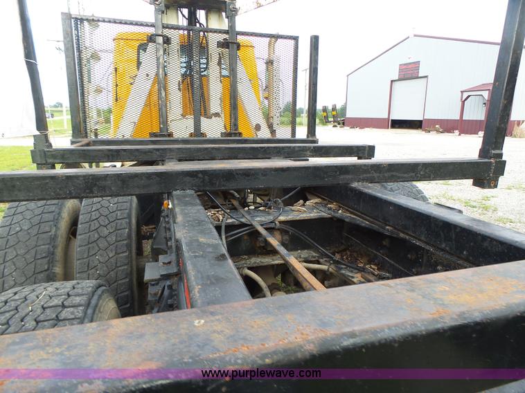 image for item K5703 1998 International 4900 crane truck