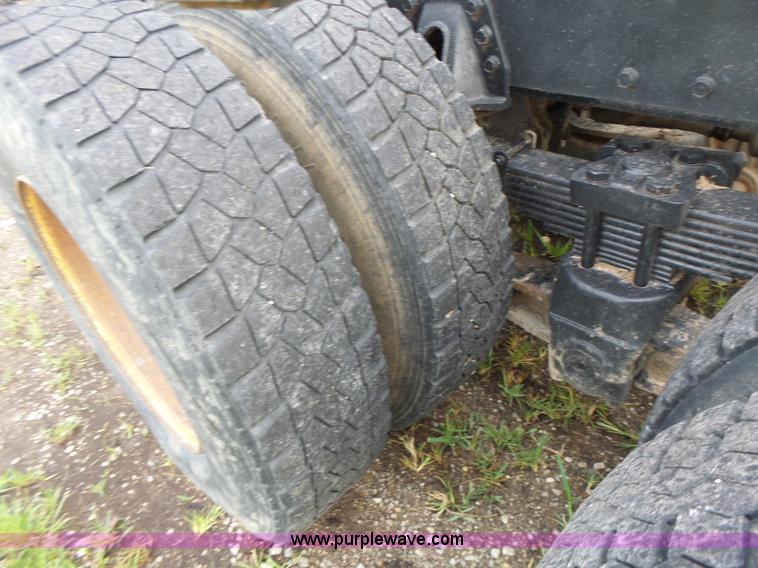 image for item K5703 1998 International 4900 crane truck