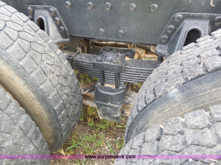 image for item K5703 1998 International 4900 crane truck