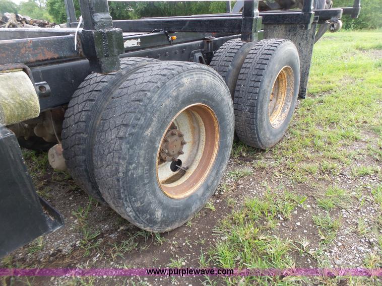 image for item K5703 1998 International 4900 crane truck