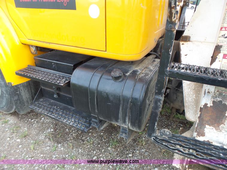 image for item K5703 1998 International 4900 crane truck