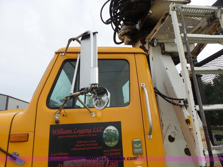 image for item K5703 1998 International 4900 crane truck