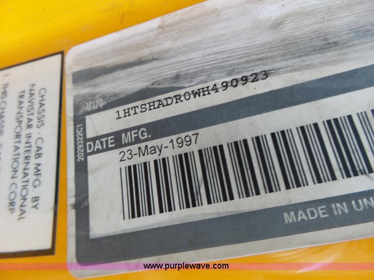 image for item K5703 1998 International 4900 crane truck