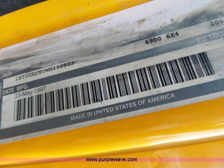 image for item K5703 1998 International 4900 crane truck