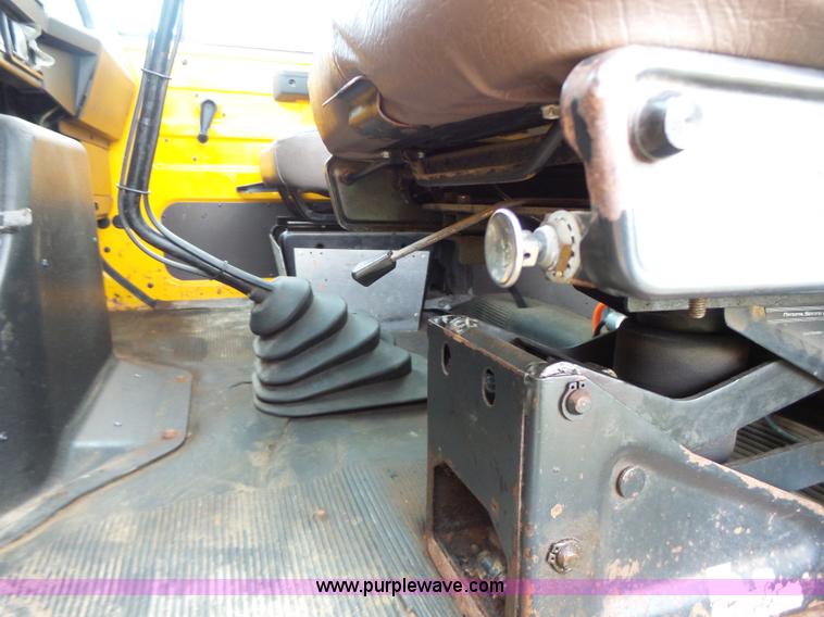 image for item K5703 1998 International 4900 crane truck