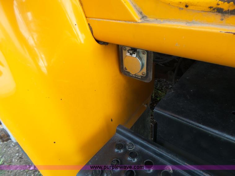 image for item K5703 1998 International 4900 crane truck