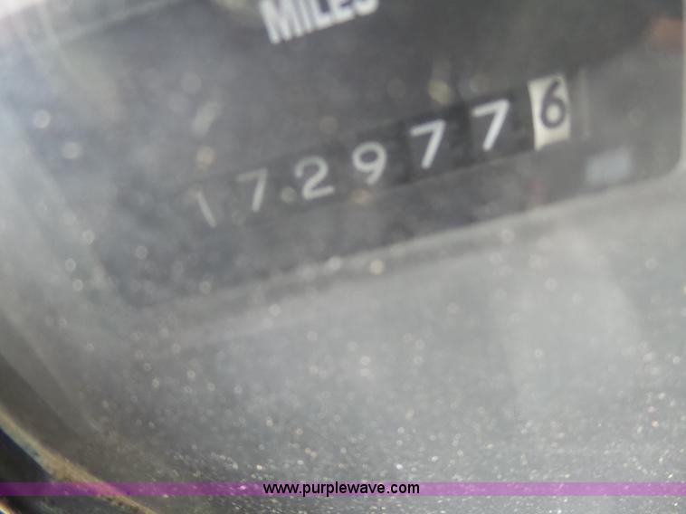 image for item K5703 1998 International 4900 crane truck