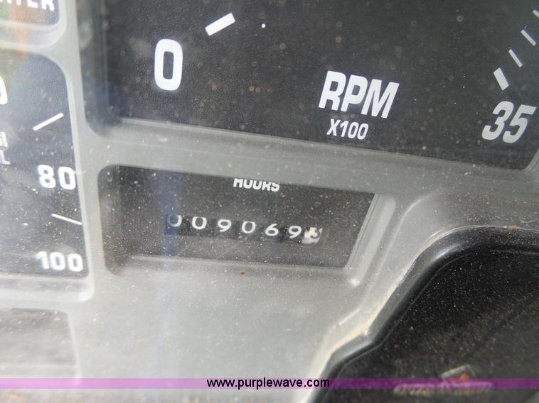 image for item K5703 1998 International 4900 crane truck