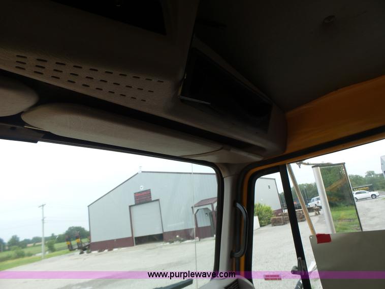 image for item K5703 1998 International 4900 crane truck