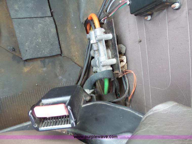 image for item K5703 1998 International 4900 crane truck