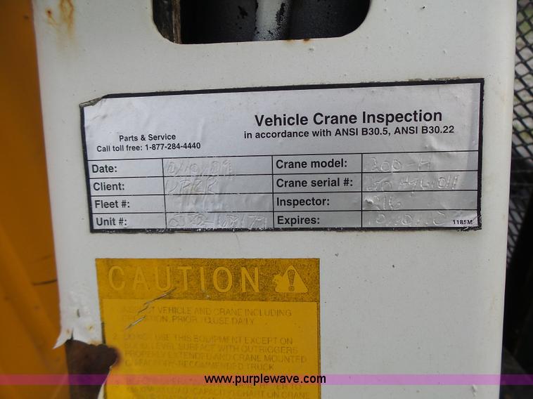 image for item K5703 1998 International 4900 crane truck