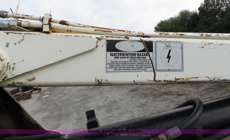 image for item K5703 1998 International 4900 crane truck