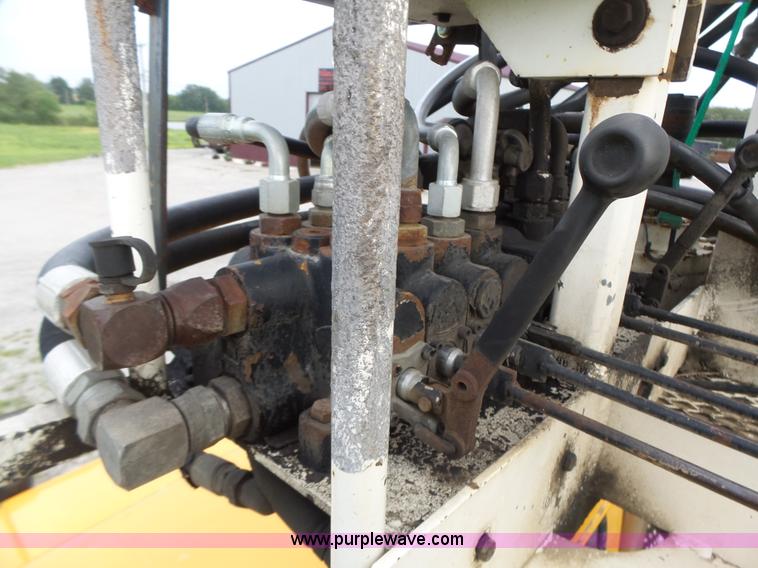 image for item K5703 1998 International 4900 crane truck