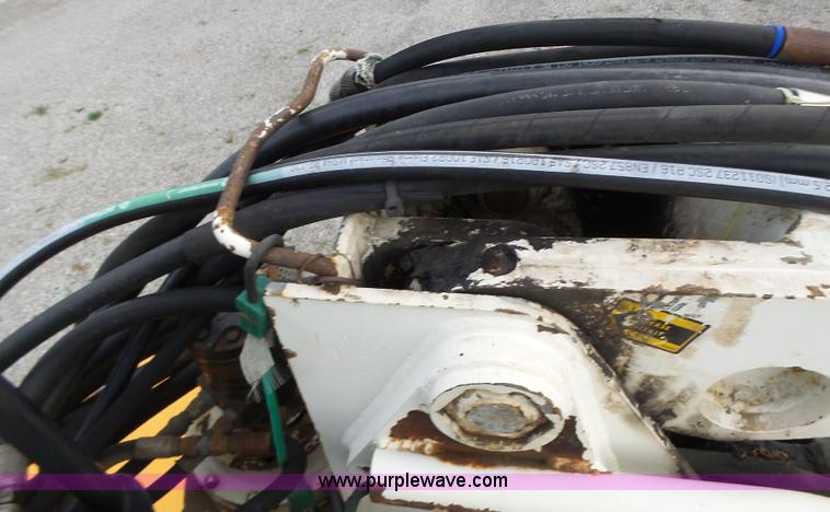 image for item K5703 1998 International 4900 crane truck