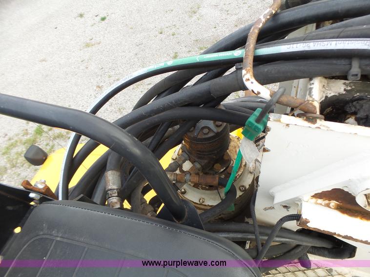 image for item K5703 1998 International 4900 crane truck