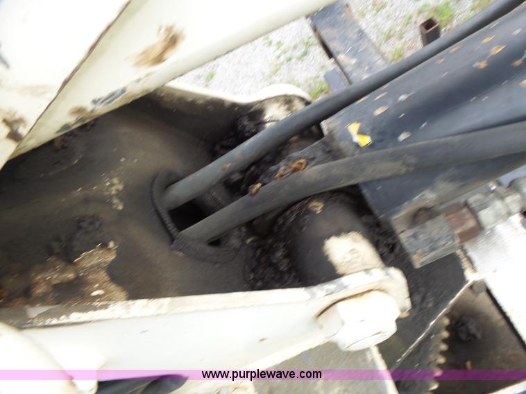 image for item K5703 1998 International 4900 crane truck