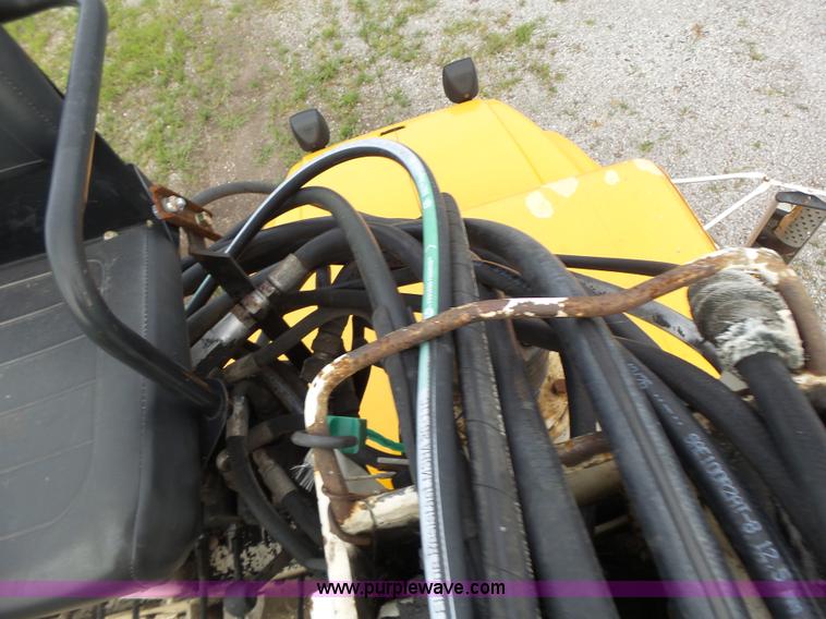 image for item K5703 1998 International 4900 crane truck