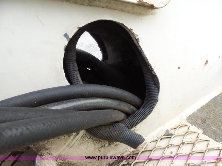 image for item K5703 1998 International 4900 crane truck