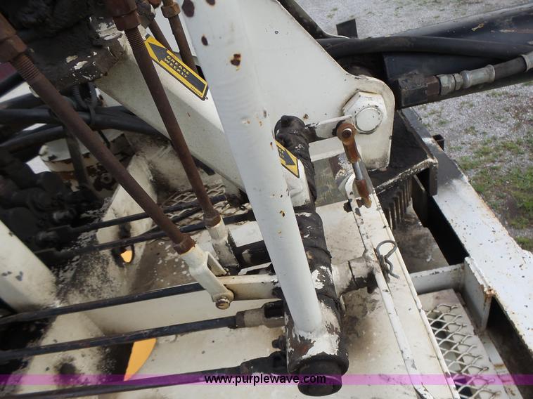 image for item K5703 1998 International 4900 crane truck