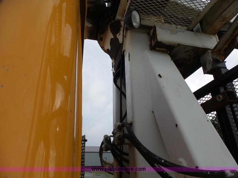 image for item K5703 1998 International 4900 crane truck