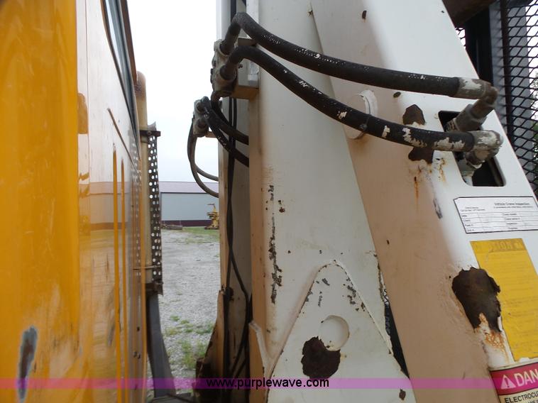 image for item K5703 1998 International 4900 crane truck