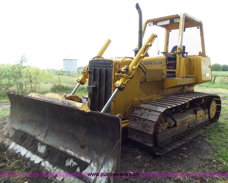 image for item K5708 1990 John Deere 750B dozer