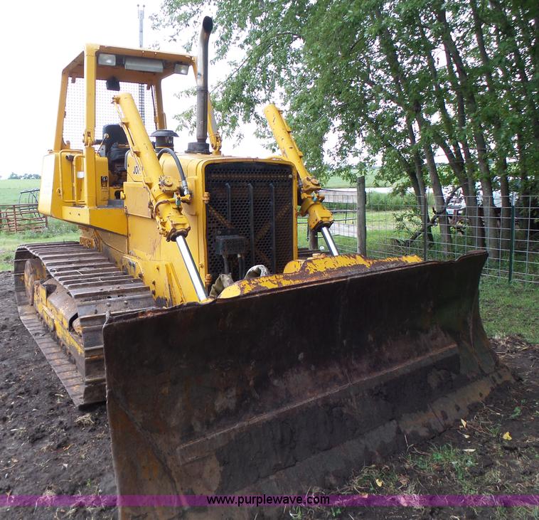 image for item K5708 1990 John Deere 750B dozer