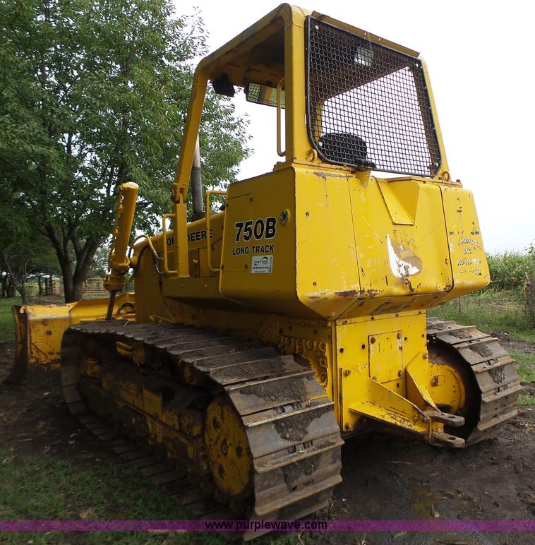 image for item K5708 1990 John Deere 750B dozer
