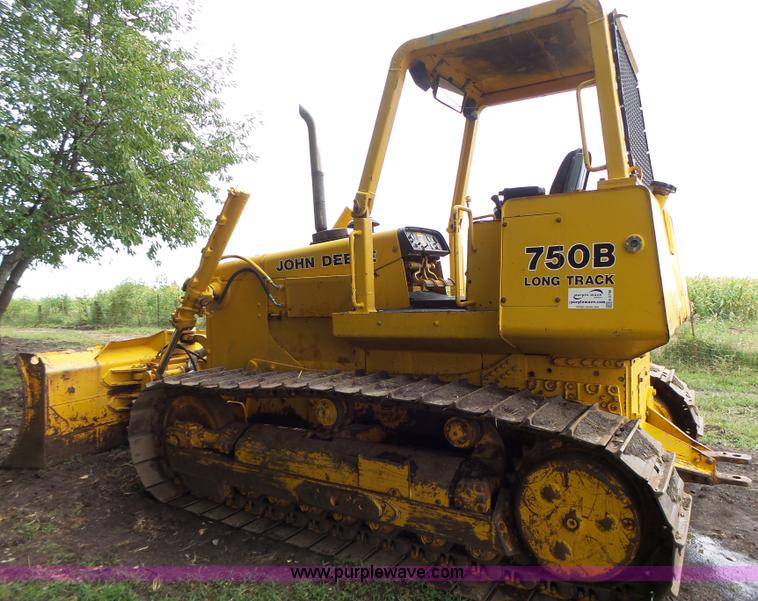 image for item K5708 1990 John Deere 750B dozer