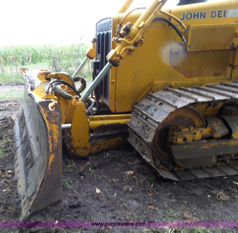 image for item K5708 1990 John Deere 750B dozer