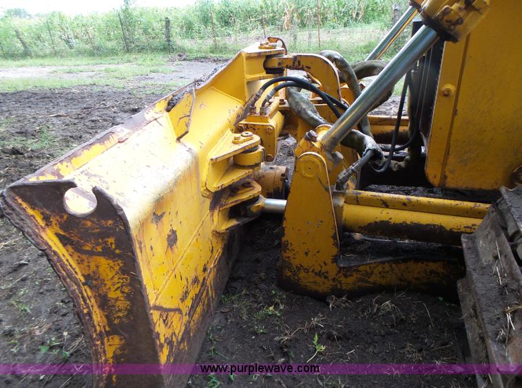 image for item K5708 1990 John Deere 750B dozer