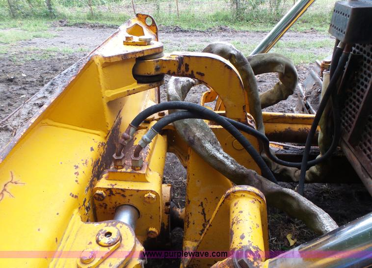 image for item K5708 1990 John Deere 750B dozer